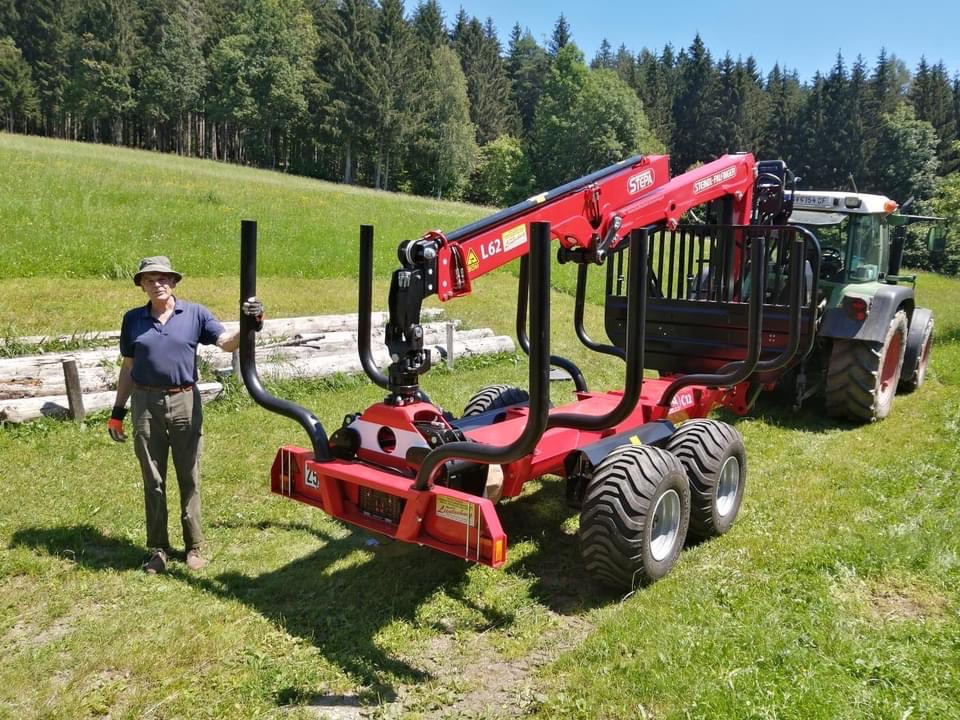 Maschinenübergabe – Steindl-Palfinger Forstanhänger C12AK mit Forstkran FL6295