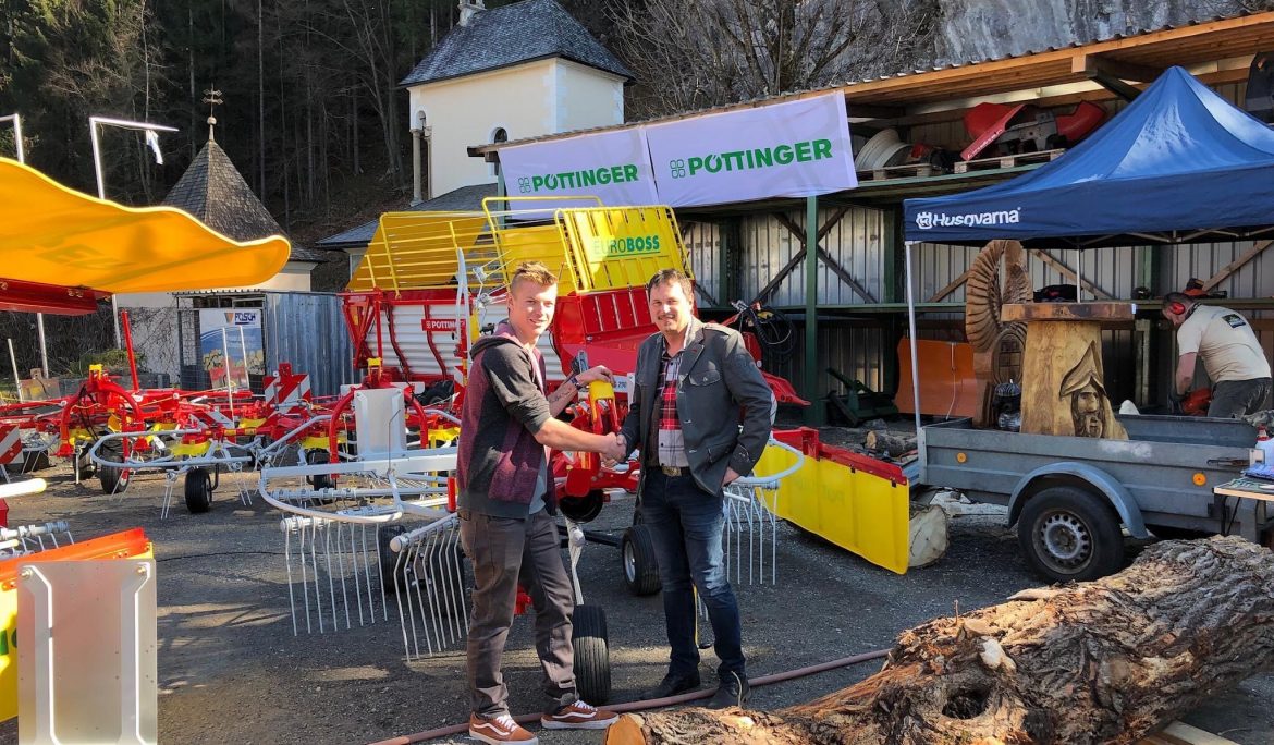 Maschinenübergabe – Pöttinger Kreiselschwader