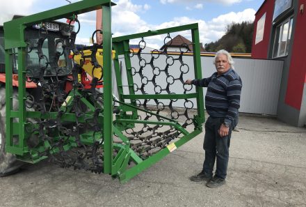 Maschinenübergabe – Wiesenegge 5m u. Kleinsamenstreuer APV