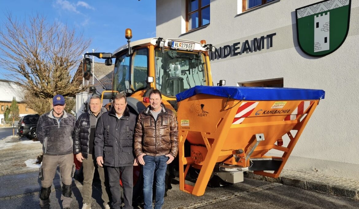 Maschinenübergabe – Anbaustreuer Kahlbacher