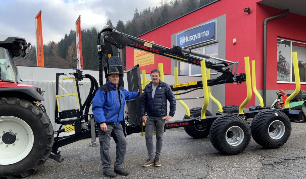 Maschinenübergabe – Palms Forstanhänger H8SX mit Kran K4.71
