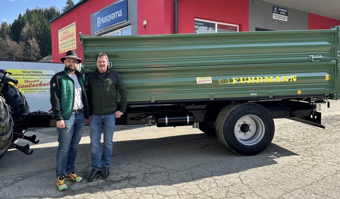 Maschinenübergabe – Fuhrmann Einachs Dreiseitenkipper