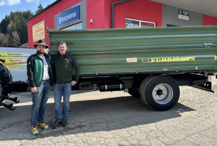 Maschinenübergabe – Fuhrmann Einachs Dreiseitenkipper